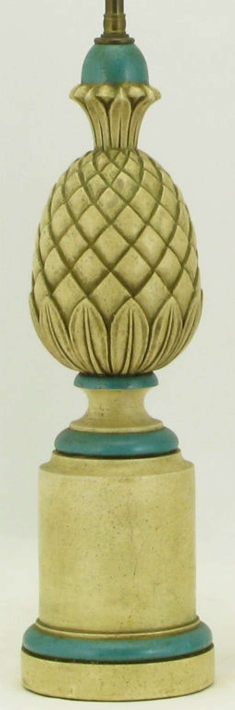 Pair of 1940s Cream and Blue Gesso Pineapple Table Lamps In Excellent Condition In Chicago, IL