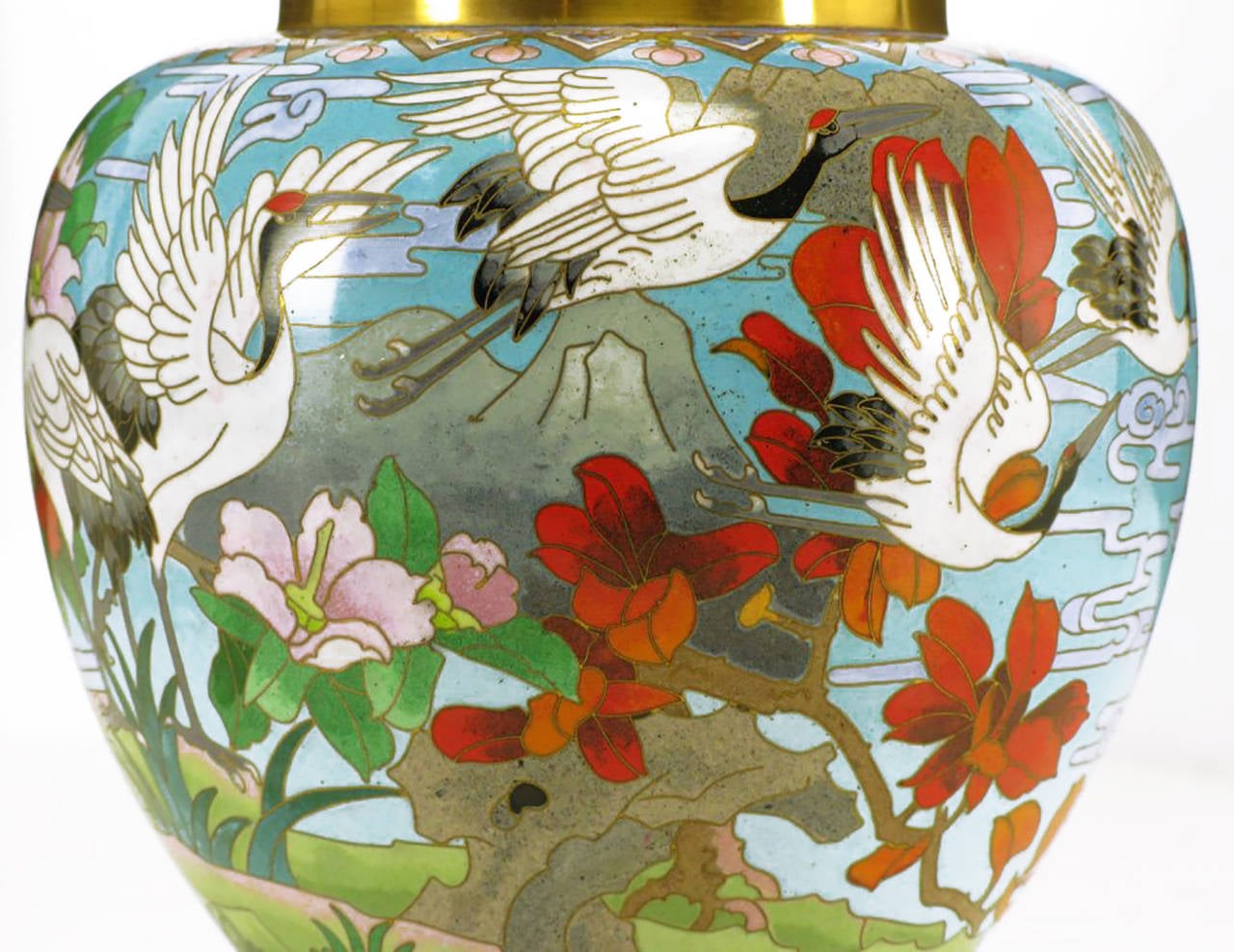 Paar farbenfrohe chinesische Jingfa-Cloisonné-Vasen mit geschnitzten Mahagonisockeln im Angebot 1