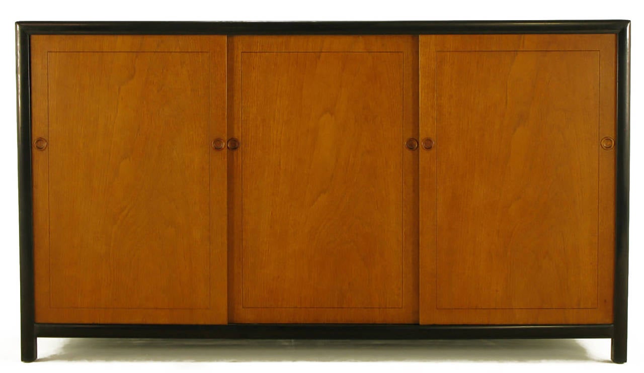 Armario de caoba del Nuevo Mundo Michael Taylor para Baker Estadounidense en venta