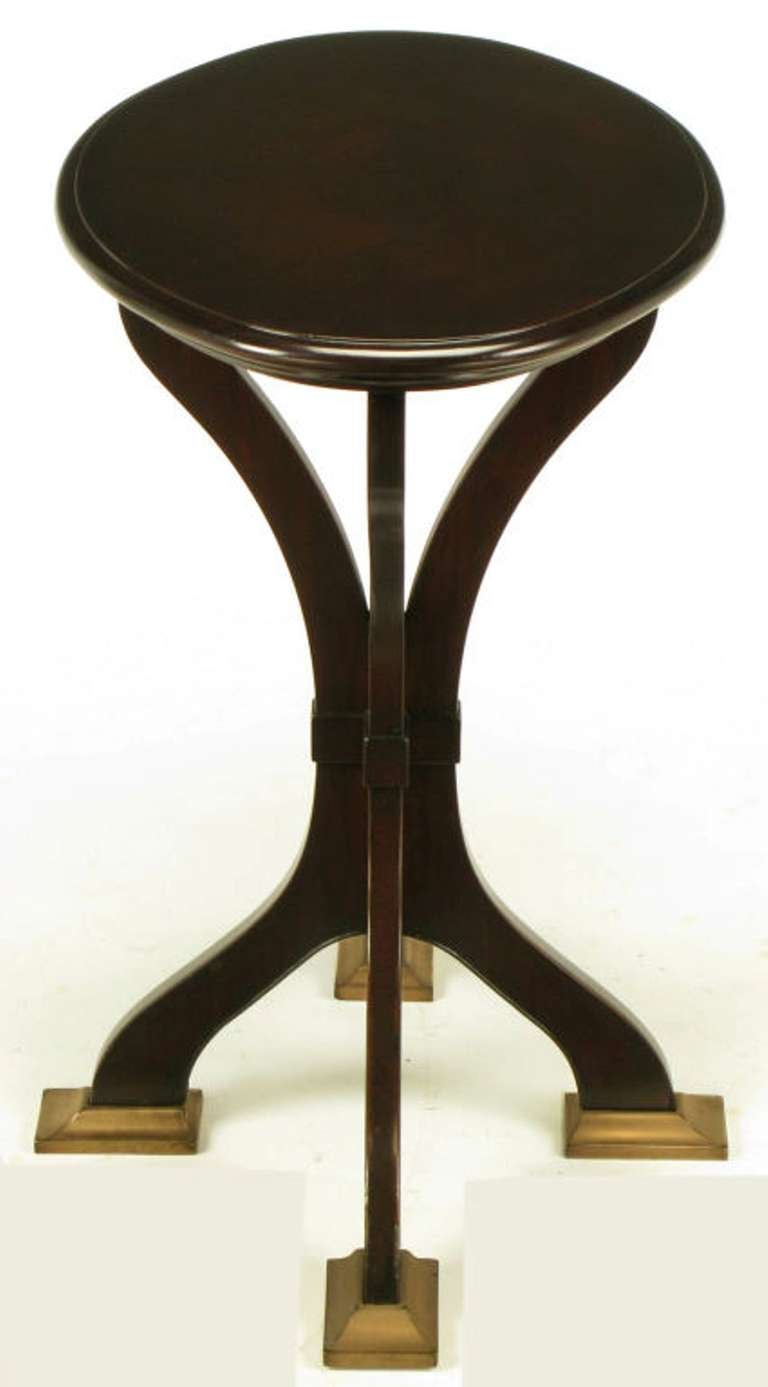 Milieu du XXe siècle Table de centre ovale en cerisier et parqueterie de bronze Art Nouveau en vente