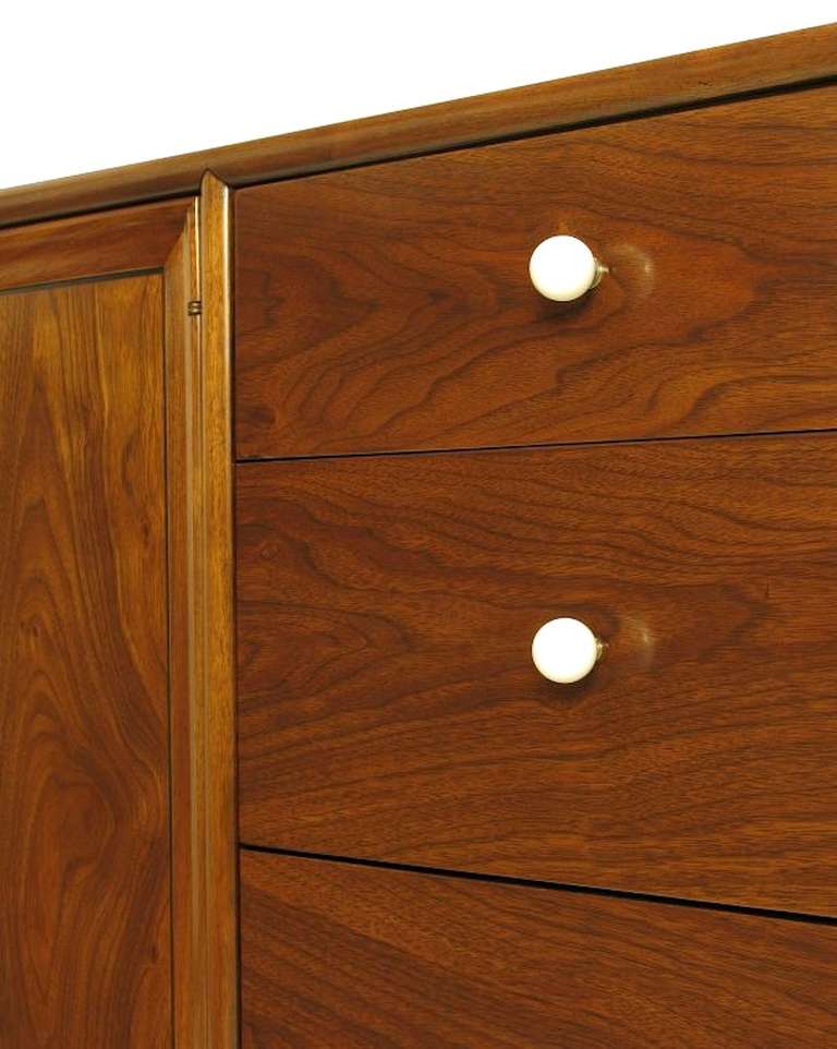 Kipp Stewart & Stewart MacDougall Walnut Dresser In Excellent Condition For Sale In Chicago, IL