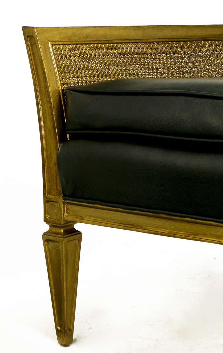 Fauteuil de salon de style mauresque en Naugahyde noir avec finition dorée ancienne en vente 4