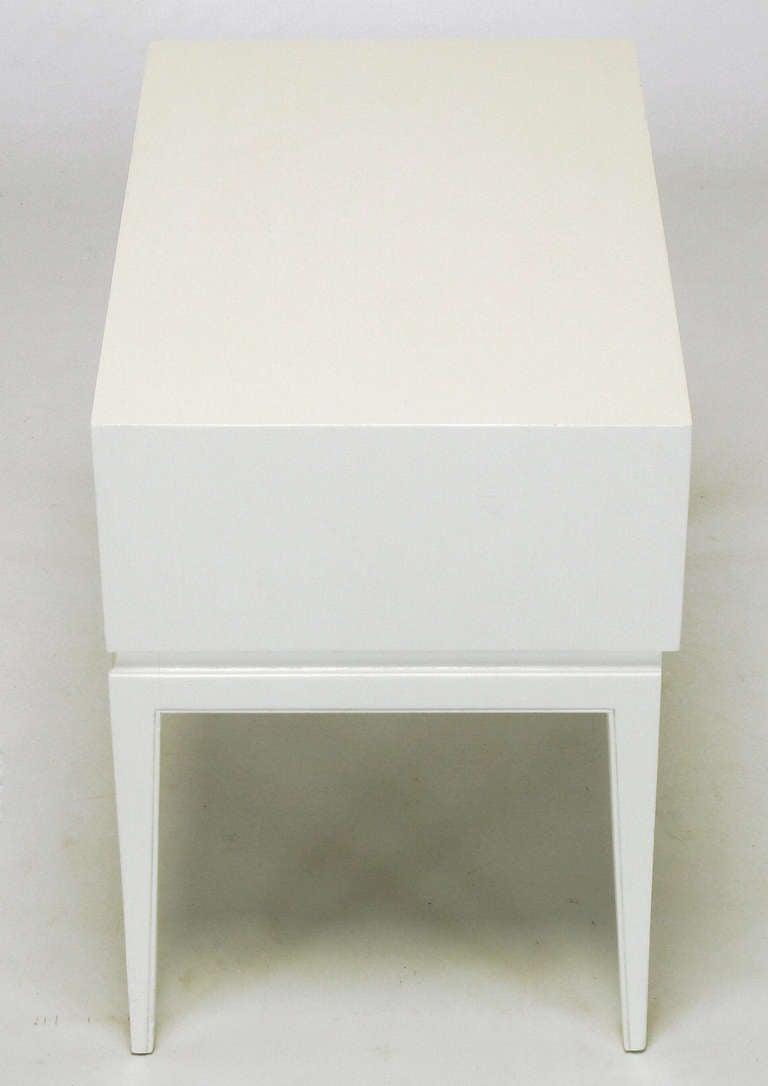 Mid-20th Century Tommi Parzinger White Lacquered Nightstand For Sale