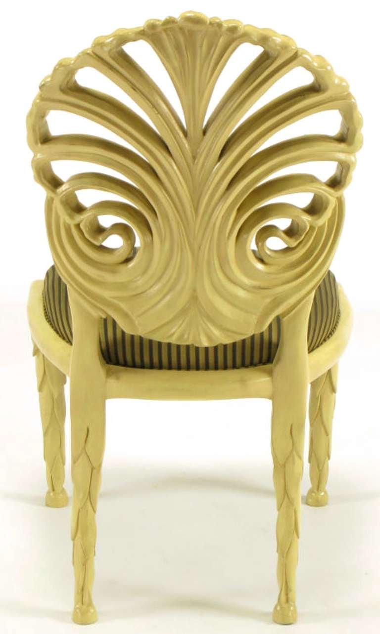 Bois Paire de chaises d'appoint Phyllis Morris sculptées et émaillées ivoire en vente