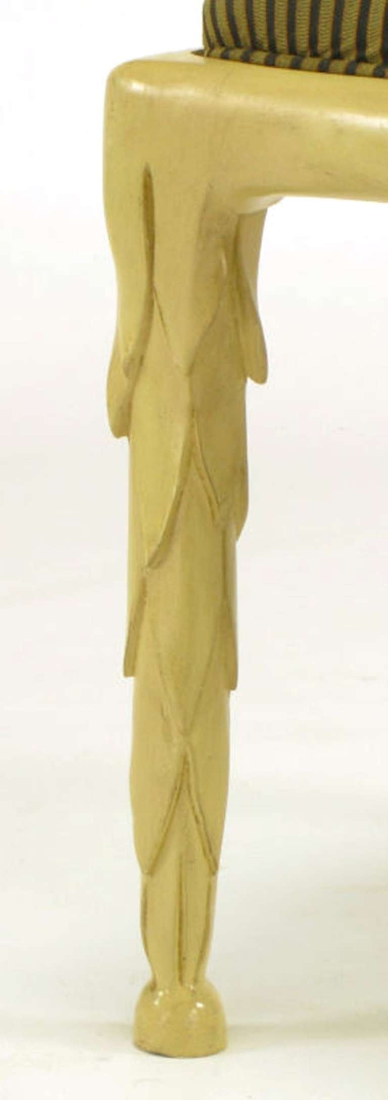 Paire de chaises d'appoint Phyllis Morris sculptées et émaillées ivoire en vente 3