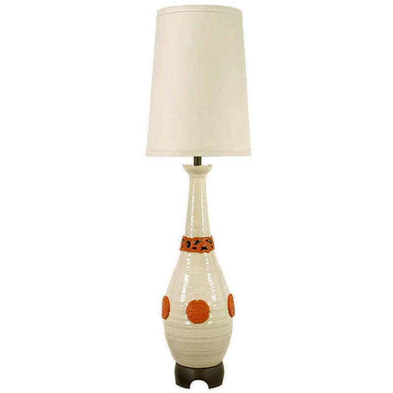Lampada da tavolo in ceramica reticolata bianca e rossa da 56" di Nardini Studios