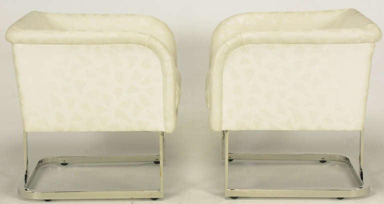 Pair Milo Baughman Nickel and Ivory Abstract Print Club Chairs In Excellent Condition In Chicago, IL