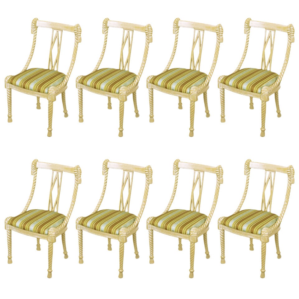 Six chaises de salle à manger en bois sculpté émaillé ivoire avec corde et pampilles