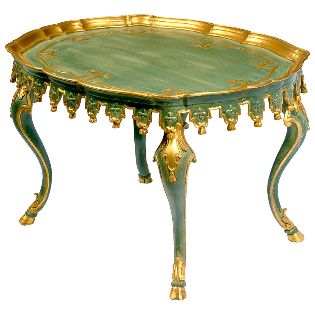 Table à thé italienne à hauteur de service avec glands sculptés verts et dorés à la feuille