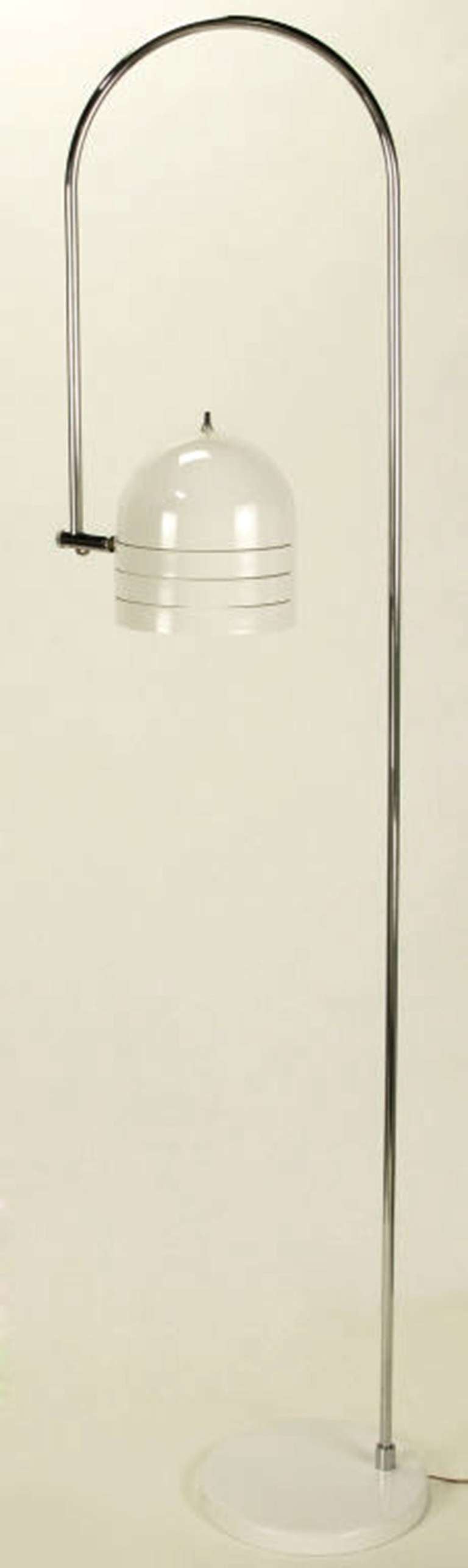 Raymor Italian Chrome and White Enameled Metal Arced Floor Lamp In Excellent Condition For Sale In Chicago, IL