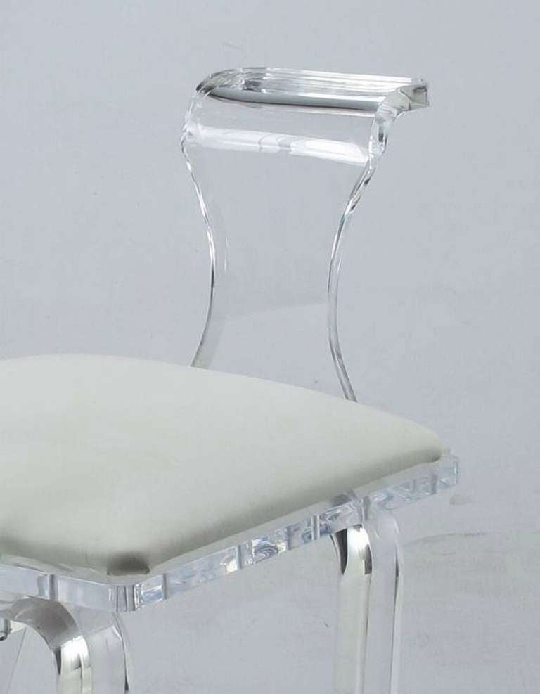 Six chaises de salle à manger en lucite de style néo-déco en vente 3
