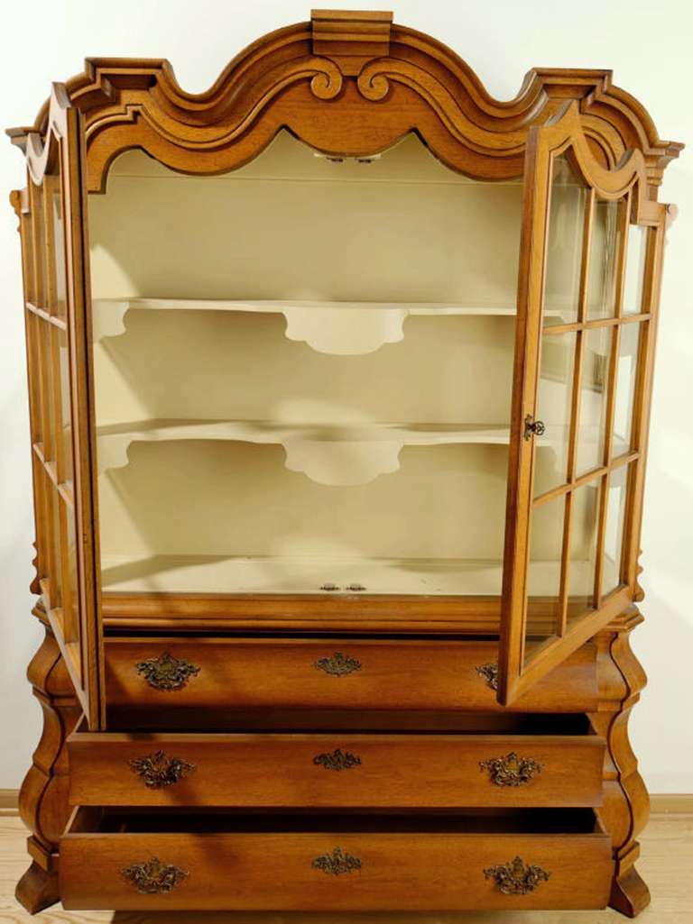 American Dorothy Draper Viennese Collection Display Cabinet For Sale