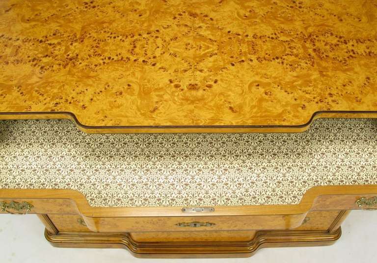 1960s Italian Bird's-Eye Maple Breakfront Commode 1