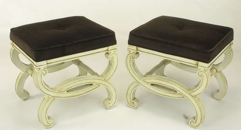 Pair Glazed Ivory and Sable Velvet Interlocking Curule Regency Benches In Excellent Condition In Chicago, IL