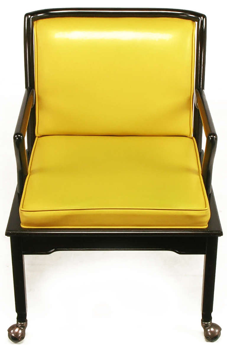 Paar Widdicomb-Sessel aus ebonisiertem Holz und safranfarbener Polsterung (amerikanisch) im Angebot