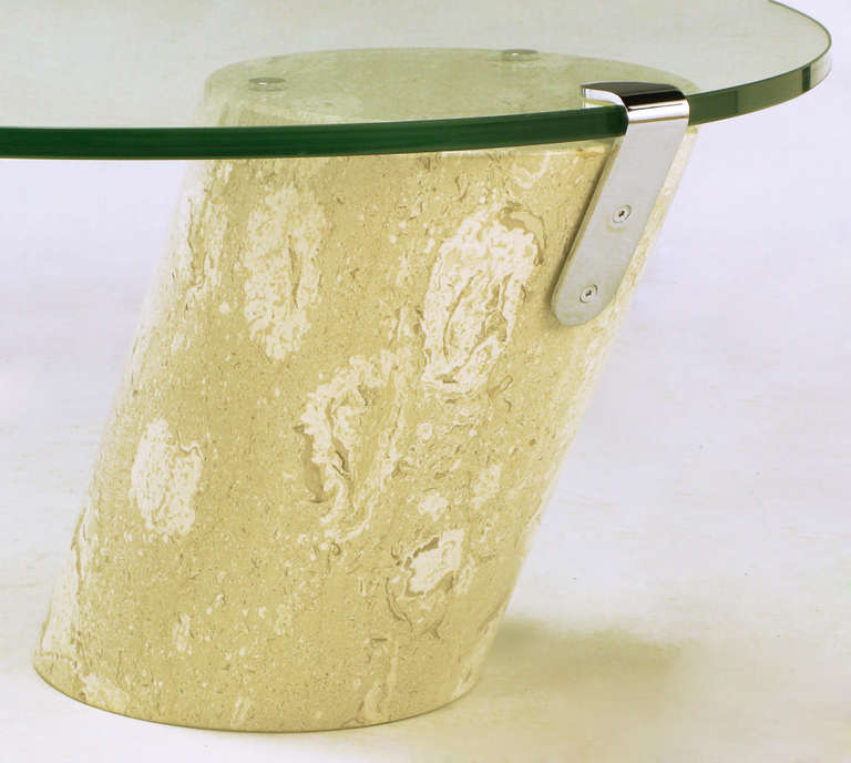 Table basse ovale en marbre et verre en porte-à-faux dans le style de Brueton en vente 1