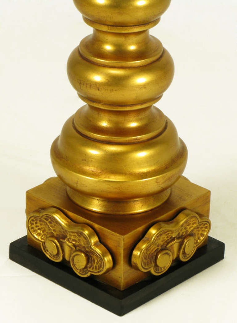 Bois Paire de lampes de bureau Marbro en forme de balustre doré en vente