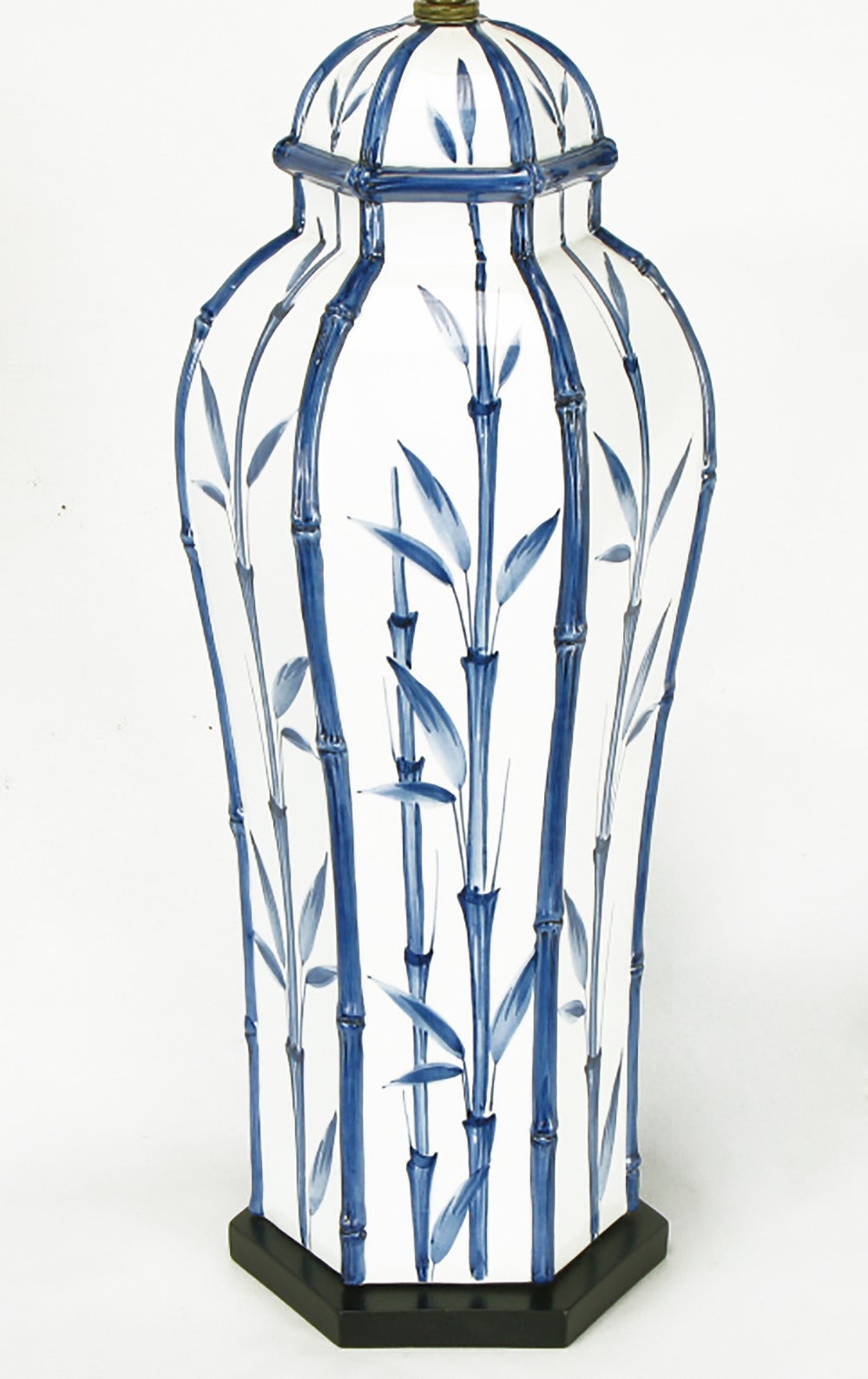 Pair of Chapman White and Blue Ceramic Ginger Jar Table Lamps In Excellent Condition In Chicago, IL