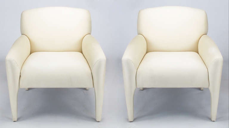 Pair of Lounge Chairs in Ivory Silk In Good Condition For Sale In Chicago, IL