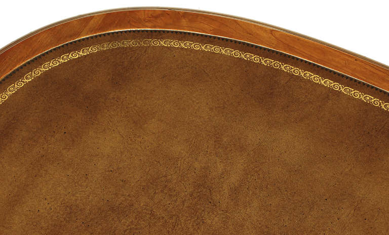 Scrivania curvilinea in noce Sligh con piano in pelle in vendita 3