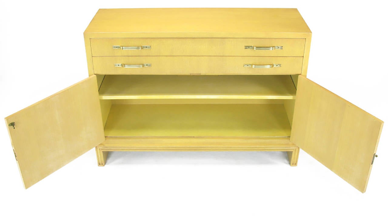 Laiton Tommi Parzinger pour Charak Modern, meuble de rangement haut de deux pièces en vente