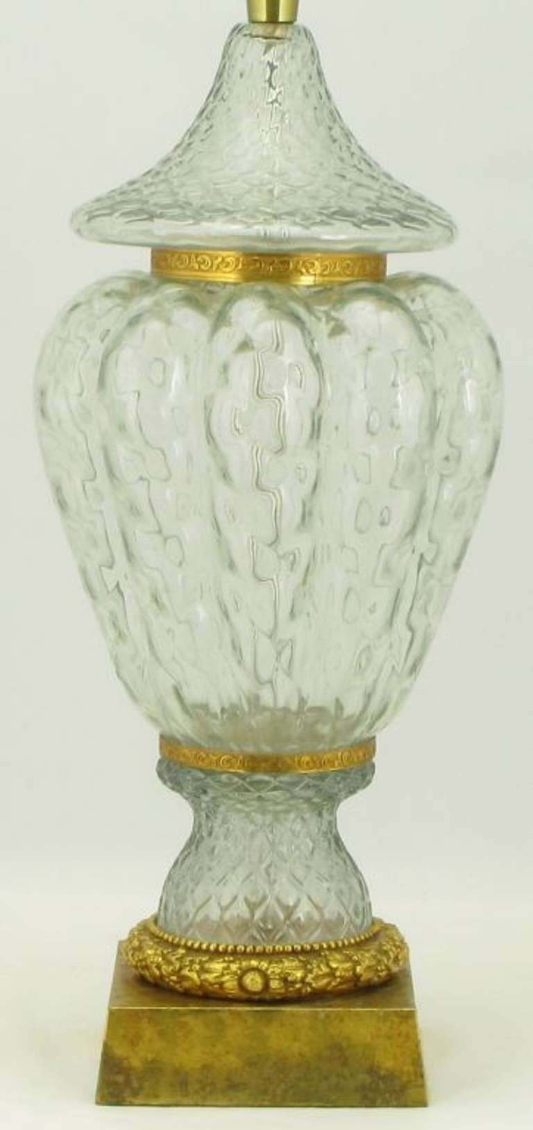 Marbro-Tischlampe aus Kristallvase mit Messingbesatz (amerikanisch) im Angebot