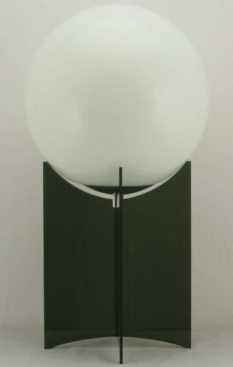 Pair Smoked Acrylic and Milk Glass Table Lamps (Italienisch)