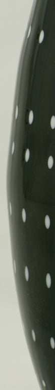 Milieu du XXe siècle Vase en verre de Murano noir avec pois blancs en vente