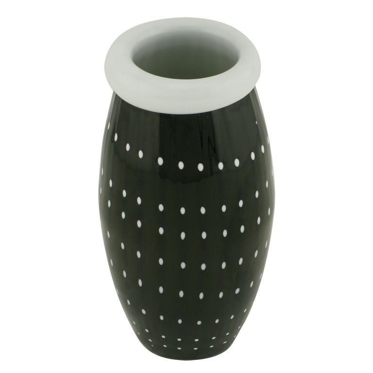 Vaso in vetro incamiciato di Murano nero con Dot Dot Dot bianchi