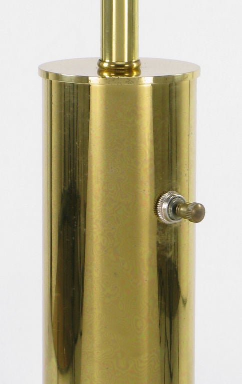 Nessen-Tischlampe aus Messing mit Zylinder und schwarzem Lackfuß im Angebot 1