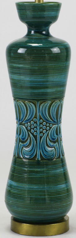 Milieu du XXe siècle Moulé à la main, émaillé bleu et vert  Lampe de table poterie en vente