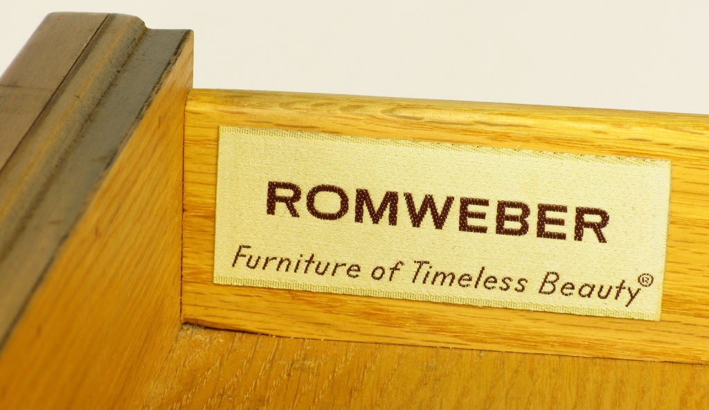 Romweber Regency-Nachttisch aus gemasertem Walnussholz und Travertin. im Angebot 6