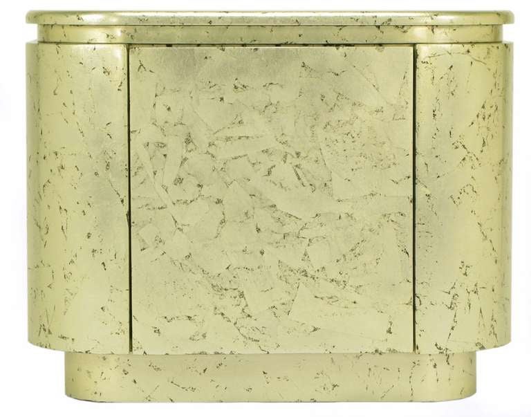 20th Century Pair of Champagne Gilt and Flecked Radius Edge Nightstands For Sale