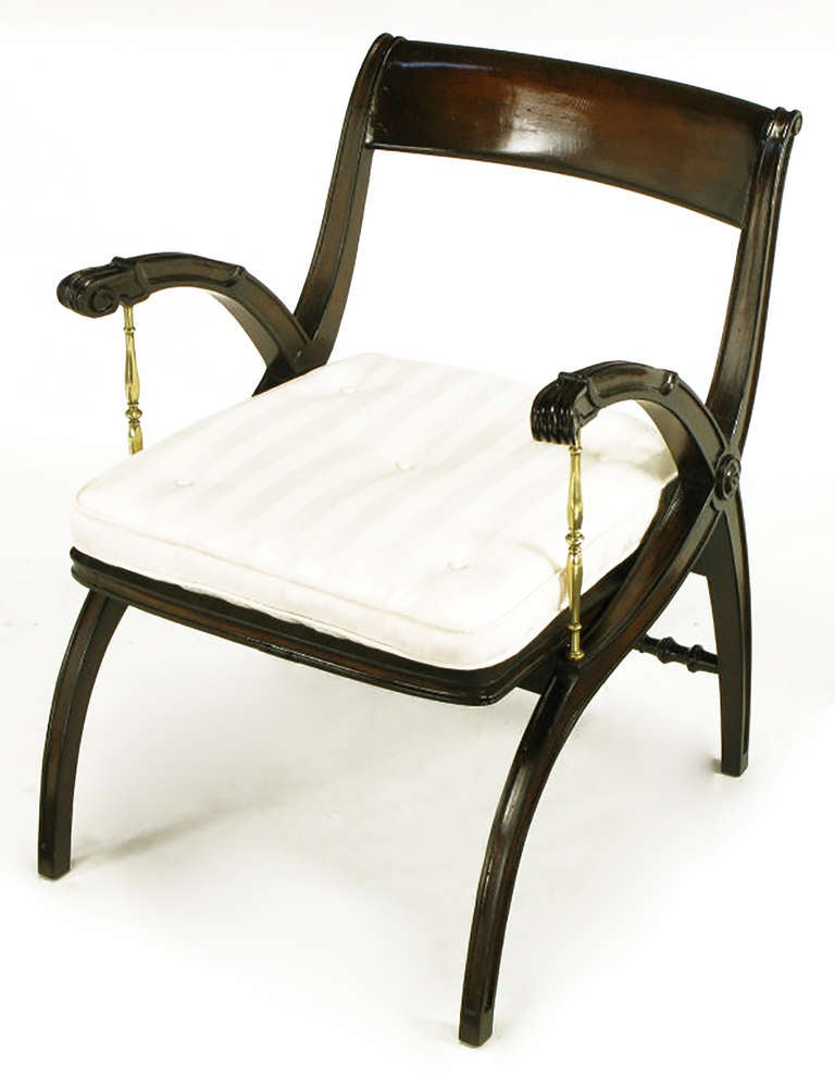 Offener Sessel aus Mahagoni und Messing mit offener Rückenlehne (amerikanisch) im Angebot