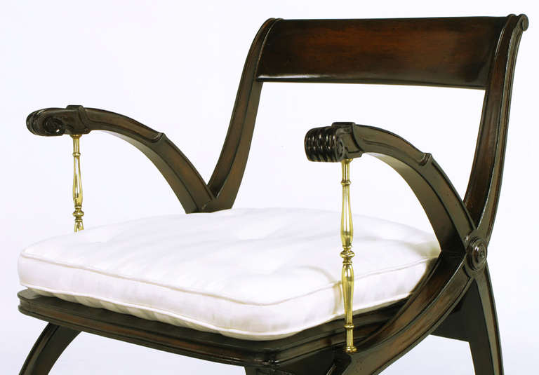 Offener Sessel aus Mahagoni und Messing mit offener Rückenlehne im Angebot 2