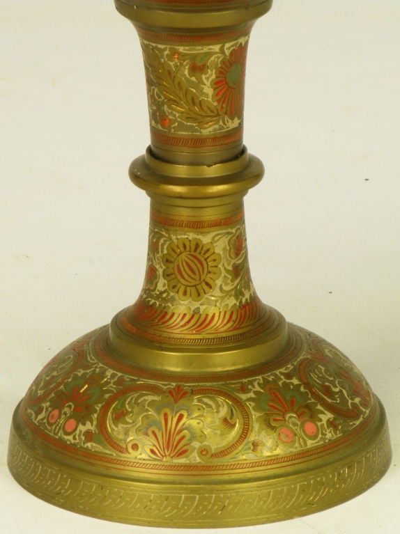 Mid-20th Century Incised Brass & Hand Painted Peacock Vase Form Table Lamp For Sale