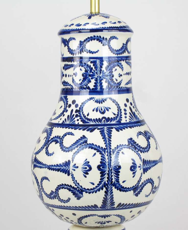 Monumental Pottery Lamp by Mexican Artist Noe Suro In Good Condition For Sale In Chicago, IL