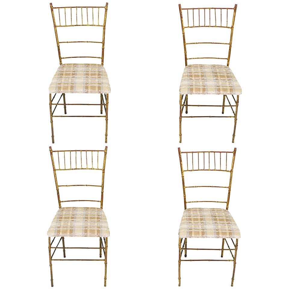 Quatre chaises en métal doré vieilli de style Chiavari en bambou en vente