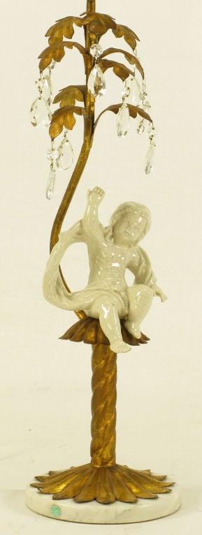 Mid-20th Century Italian Neoclassical Gilt Tole Metal, Crystal & Putto Table Lamp For Sale