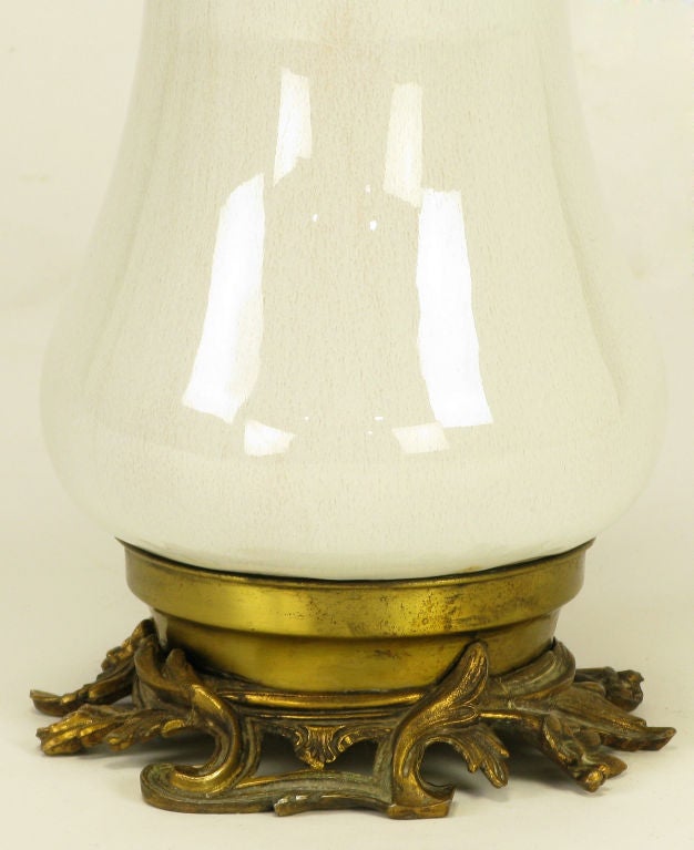Crackle Glazed White Ceramic & Brass Regency Table Lamp. For Sale 1