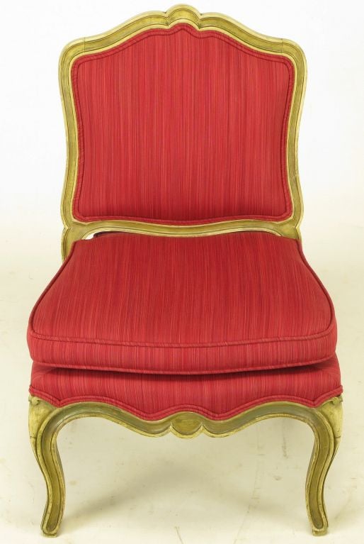 Américain Chaise d'enfant de style Queen Anne en bois sculpté et laqué en vente