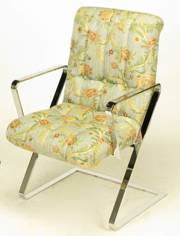 Esszimmerstühle mit Z-Form aus getuftetem Chrom mit Kanalen und Knöpfen (Ende des 20. Jahrhunderts) im Angebot