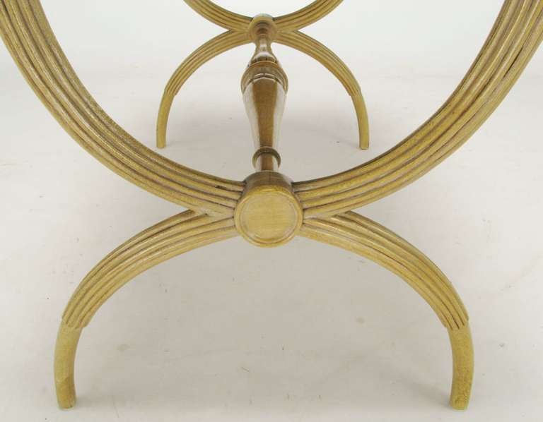 Edward Wormley Tavolo a gambe curve in mogano sbiancato in vendita 1
