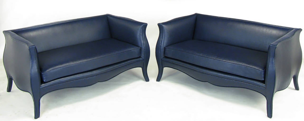 En 1969, Richard Himmel a conçu un groupe de meubles pour Interior Crafts, le vénérable fabricant de meubles sur mesure de Chicago. Avec des influences françaises évidentes, sa 