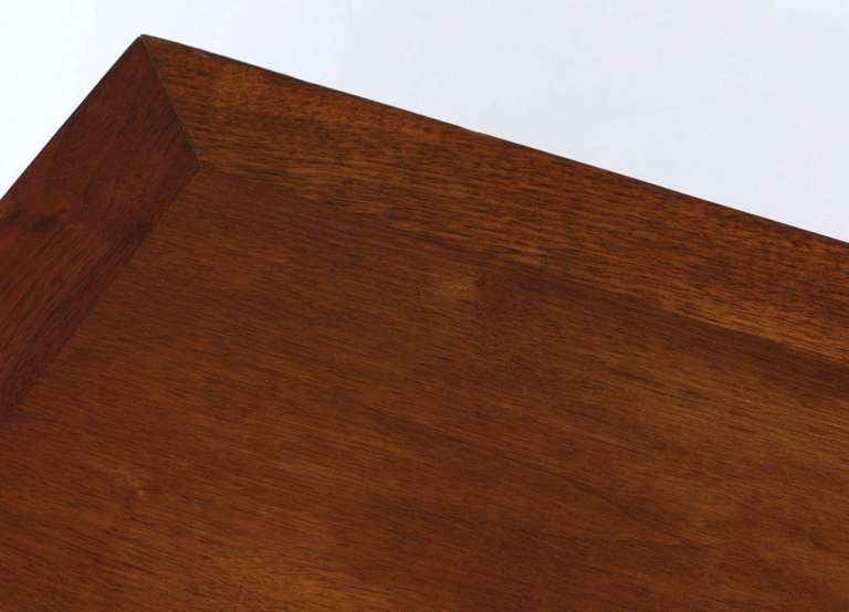 Credenza Edward Wormley de caoba y palisandro con bordes levantados Caoba