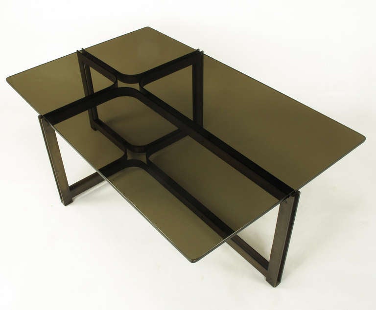 Mesa de centro Tom Lopinski para Dunbar Bronce, palisandro y cristal ahumado Estadounidense en venta