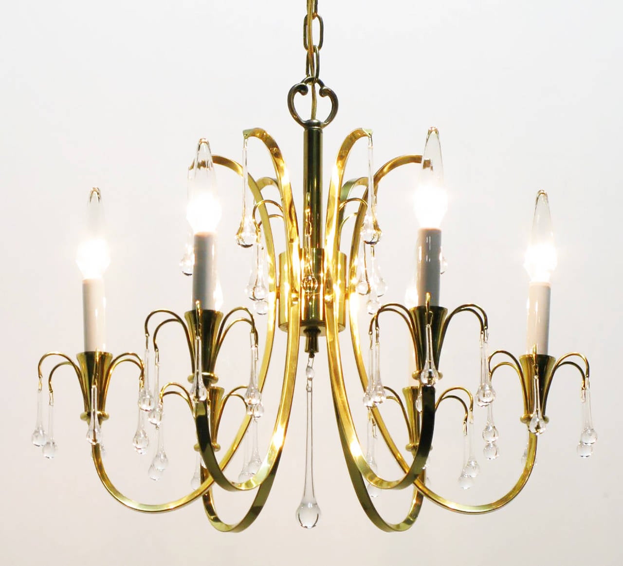 Lampadario modernista in ottone con cristalli a pioggia In condizioni ottime in vendita a Chicago, IL