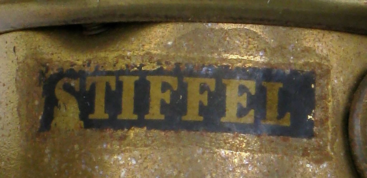 Stiffel Brass Floor Lamp with Round Lucite Table In Good Condition In Chicago, IL