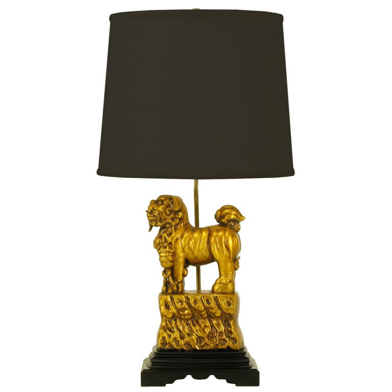 Regal Gilt Foo Dog On Stylized Rock Plinth Table Lamp