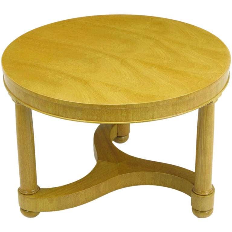 Table basse en acajou blanchi de style Empire Bon état - En vente à Chicago, IL
